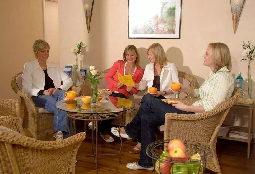 Отель & Apartments Leugermann