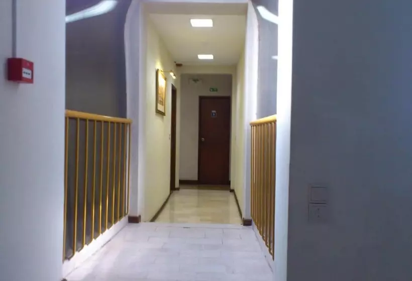 Отель Peninsular