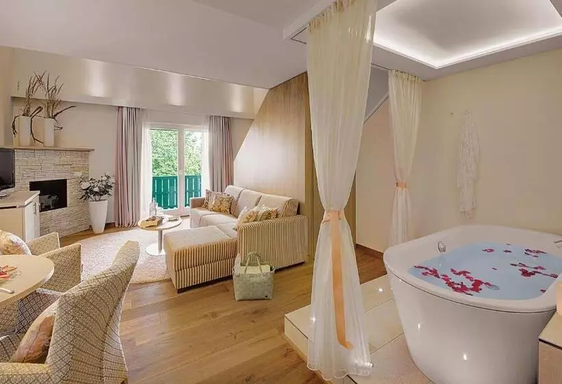 فندق Sonnengut Wellness Therme Spa