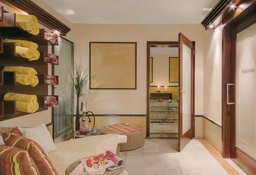 فندق Sonnengut Wellness Therme Spa