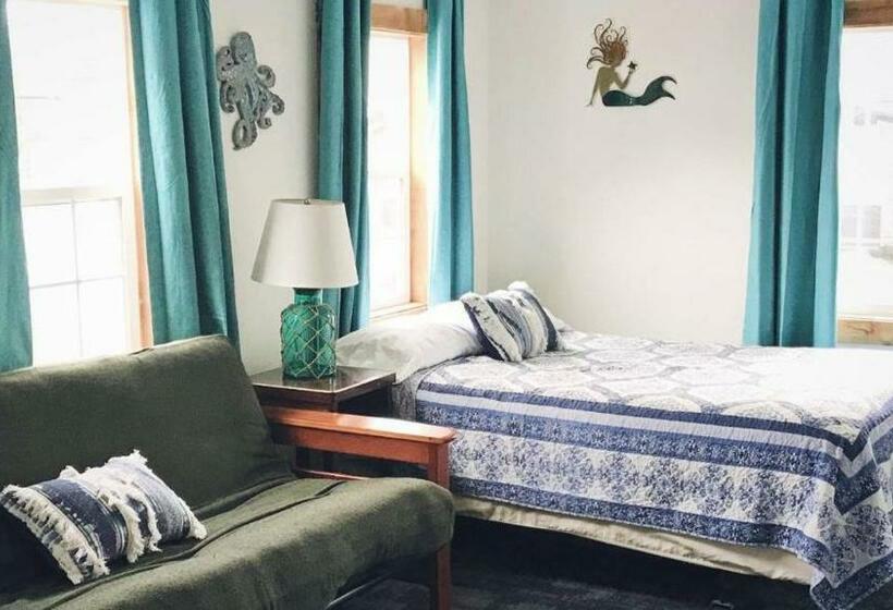 הוסטל The Tides Inn