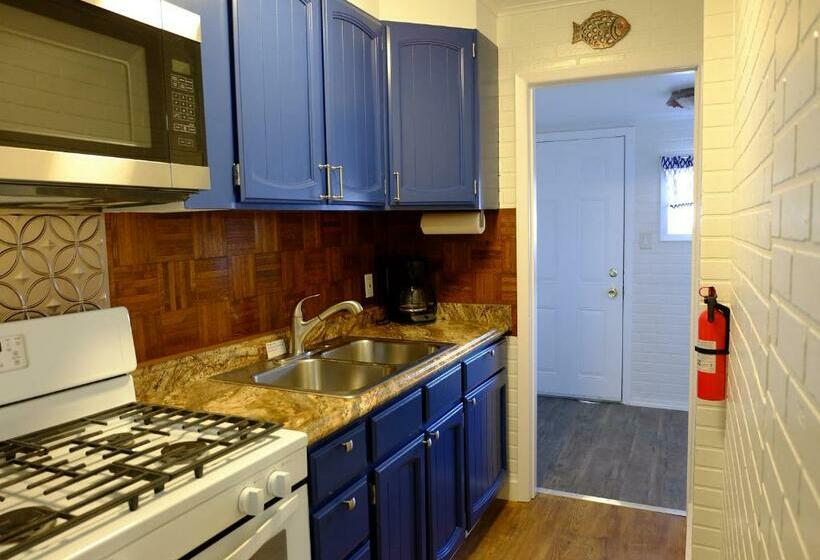 הוסטל The Tides Inn