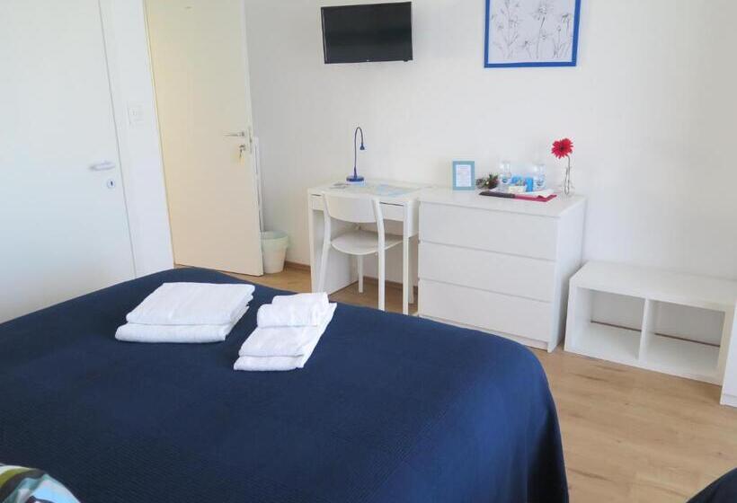 تختخواب و صبحانه Anconabed