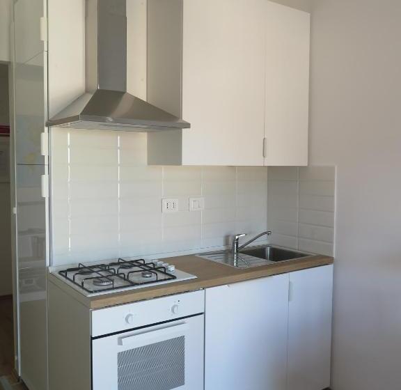 تختخواب و صبحانه Anconabed