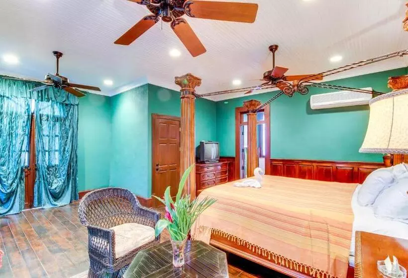 Hotelli Colonial Suite @ Mahogany Hall