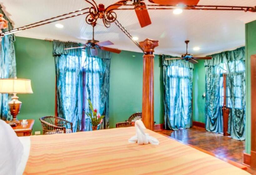 בית מלון כפרי Colonial Suite @ Mahogany Hall