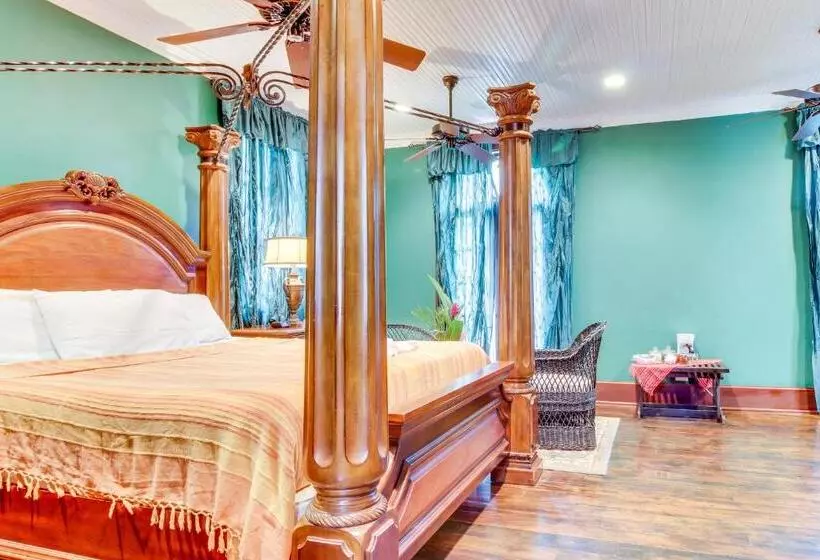 Hotelli Colonial Suite @ Mahogany Hall