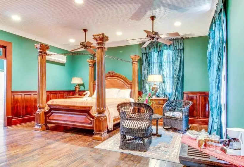 Hotelli Colonial Suite @ Mahogany Hall