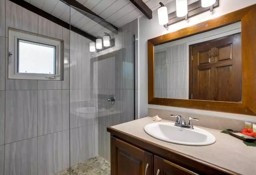 Majatalo Driftwood Gardens Guesthouse