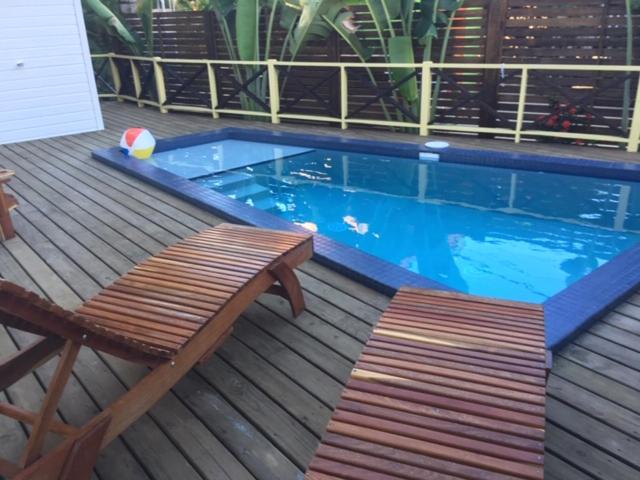 פנסיון Driftwood Gardens Guesthouse