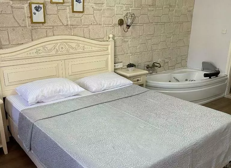 تختخواب و صبحانه Alba Otel