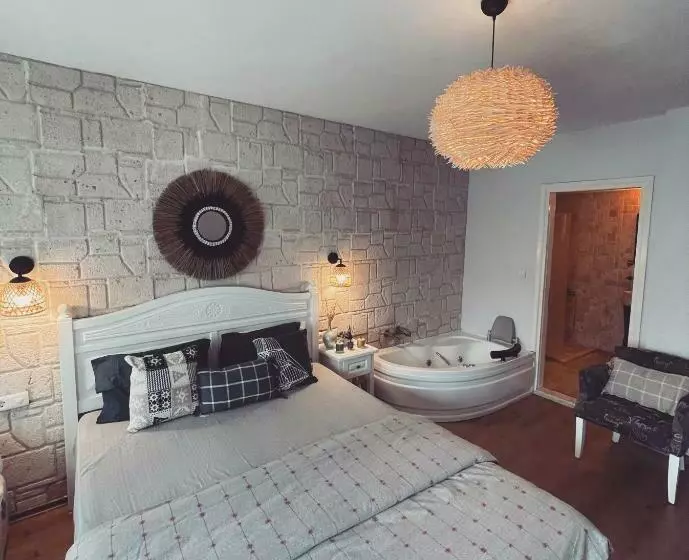 تختخواب و صبحانه Alba Otel