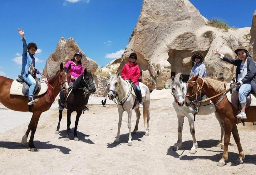 تختخواب و صبحانه Underground Cave Suites