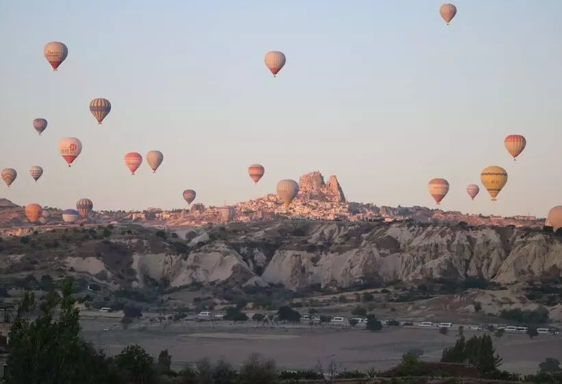 Aamiaismajoitus (B&B) Underground Cave Suites