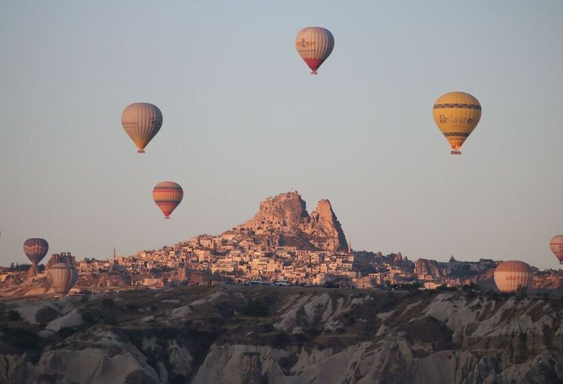 تختخواب و صبحانه Underground Cave Suites