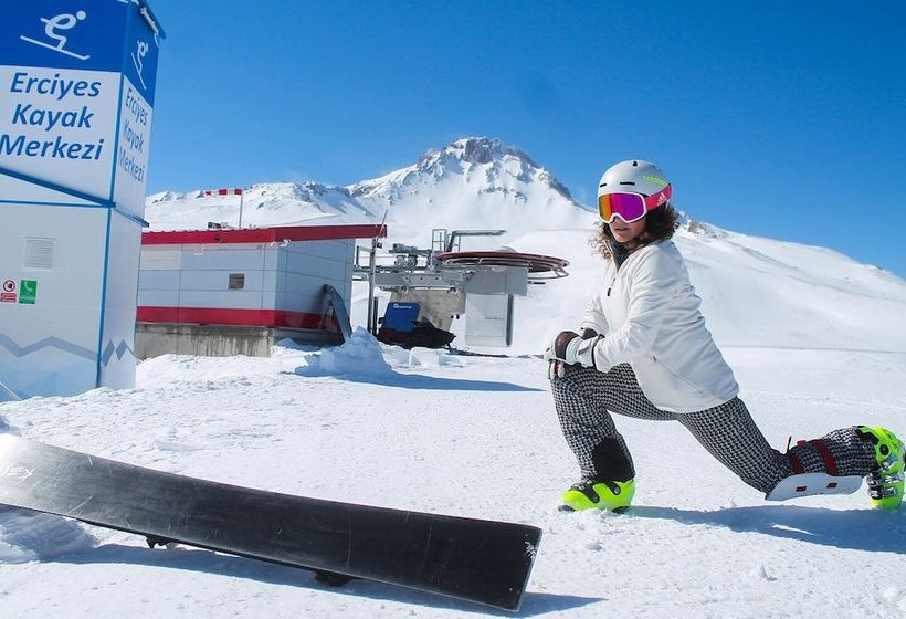 تختخواب و صبحانه Underground Cave Suites