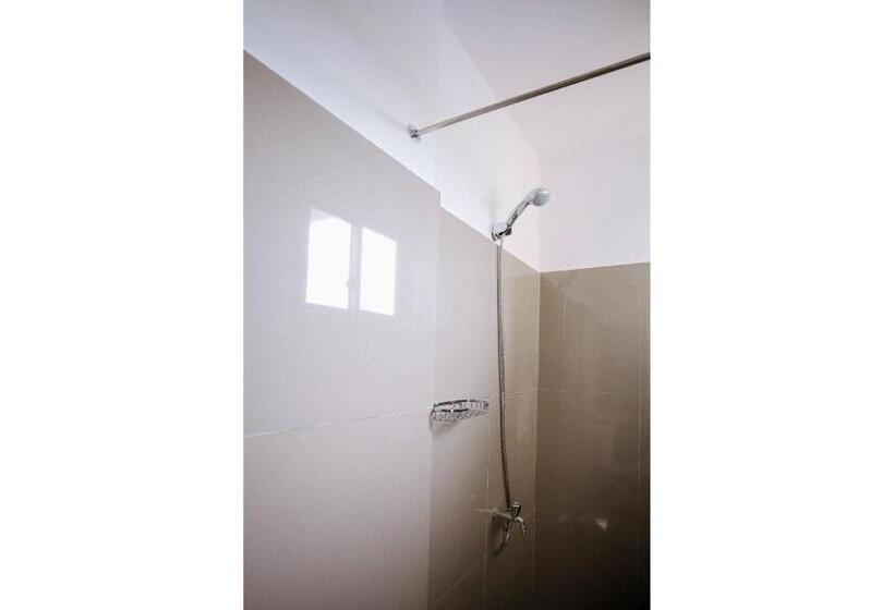 בית מלון כפרי Oyo 789 Abn Residences