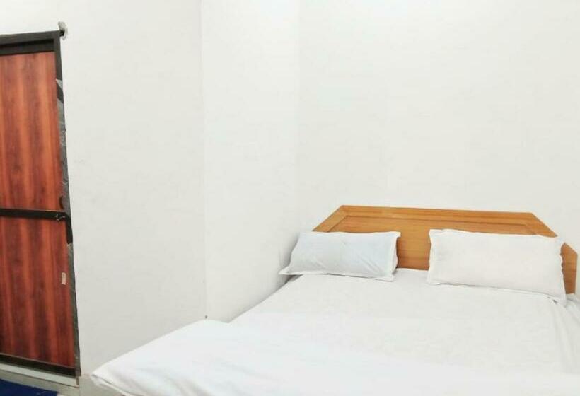 בית מלון כפרי Spot On 80245 Rajgharana Guest House