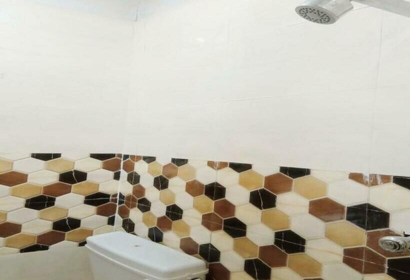 בית מלון כפרי Spot On 80245 Rajgharana Guest House