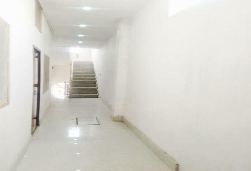 בית מלון כפרי Spot On 80245 Rajgharana Guest House