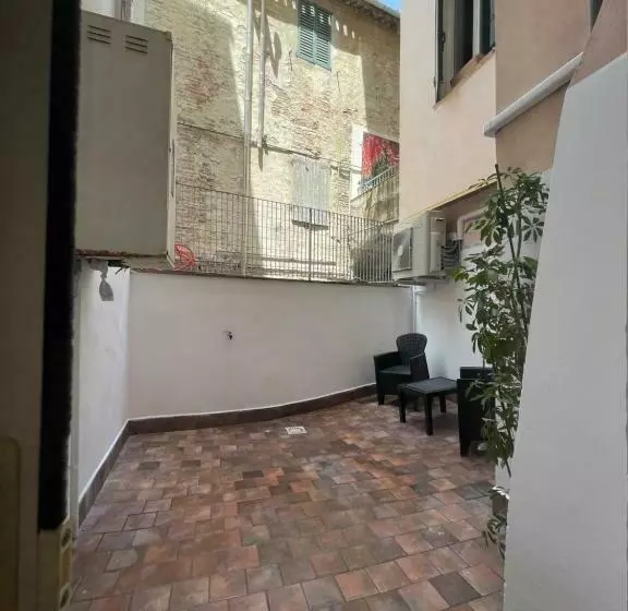 ペンション L'antica Falconeria