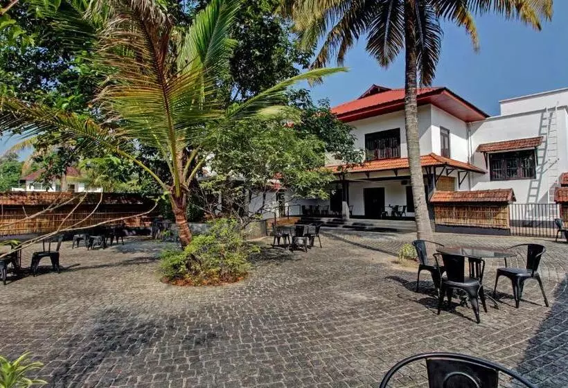 Hotelli Treebo Premium Travancore Palace Cherthala