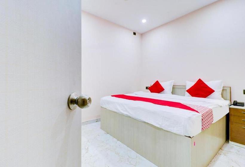 Oyo 74366 Hotel Rudra