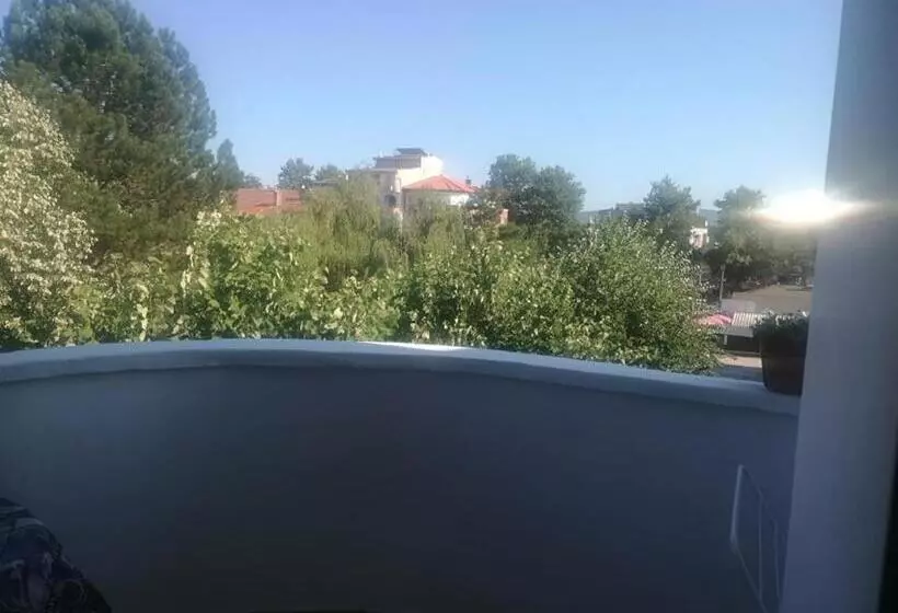 Majatalo къща за гости ели