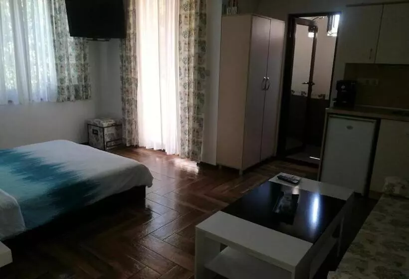 Majatalo къща за гости ели