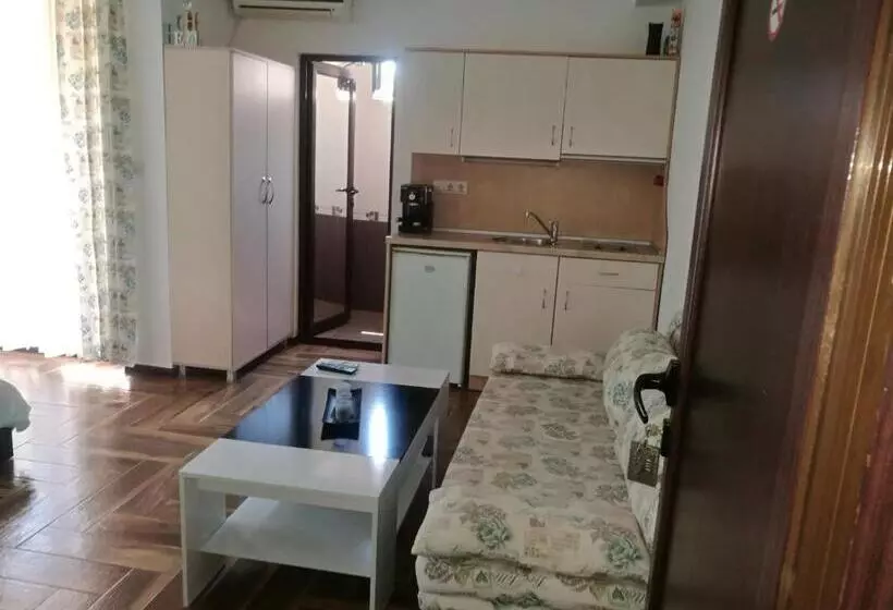 Majatalo къща за гости ели