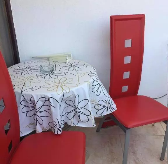 Majatalo къща за гости ели