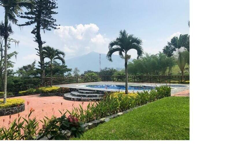 בית מלון כפרי Alttum El Carmelo