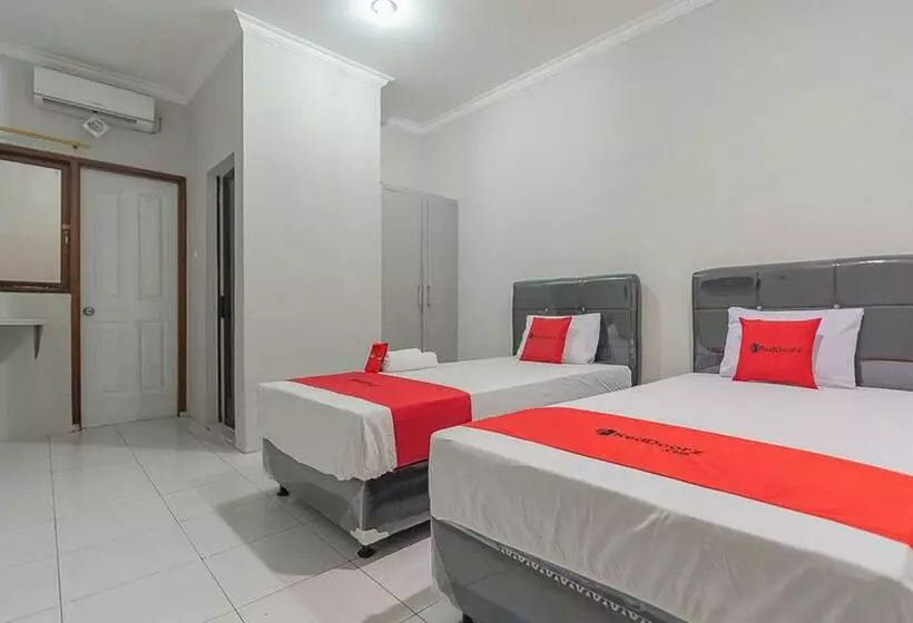 ペンション Reddoorz Plus At Bukit Cinta Street Balikpapan