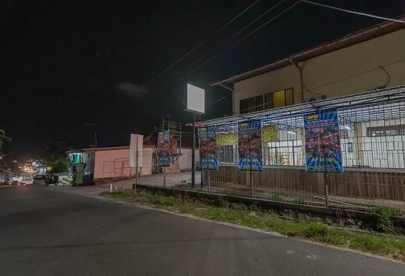 ペンション Reddoorz Plus At Bukit Cinta Street Balikpapan