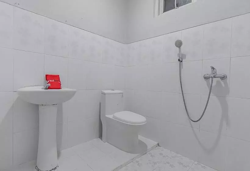 ペンション Reddoorz Plus At Bukit Cinta Street Balikpapan