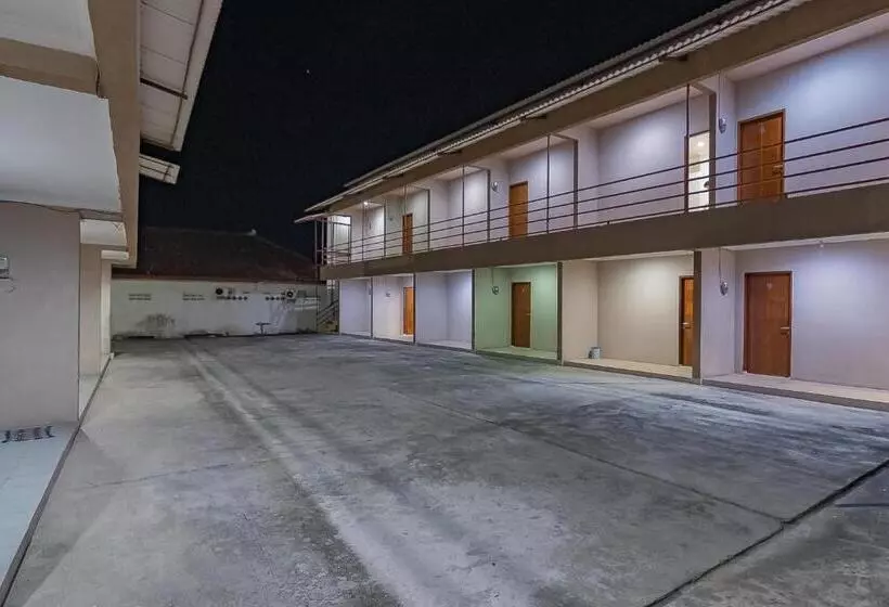 ペンション Reddoorz Plus At Bukit Cinta Street Balikpapan