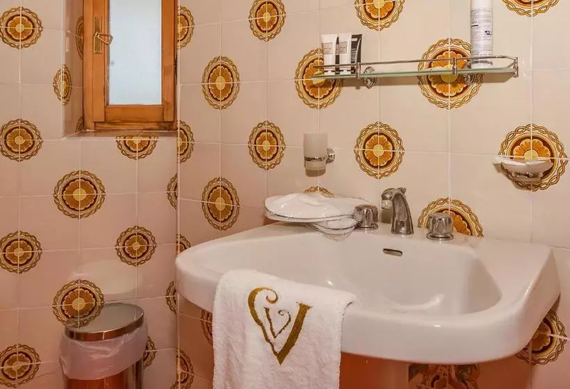 Aamiaismajoitus (B&B) Villa Valdroni