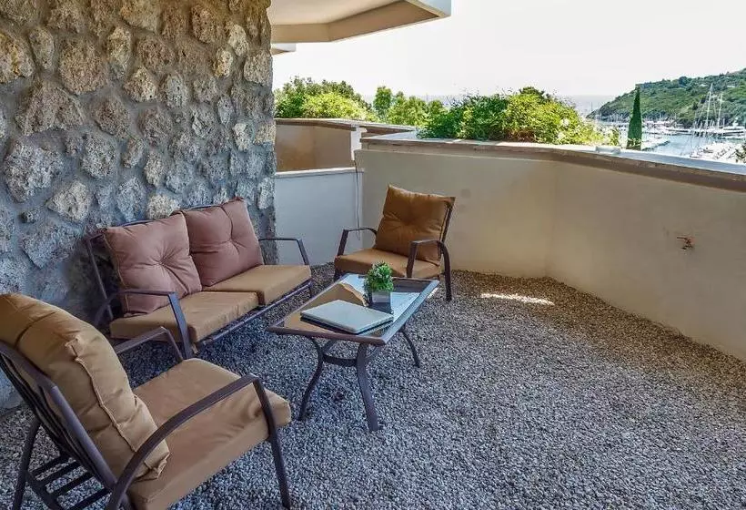 Aamiaismajoitus (B&B) Villa Valdroni