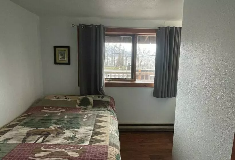 Brown Bear Saloon & Motel