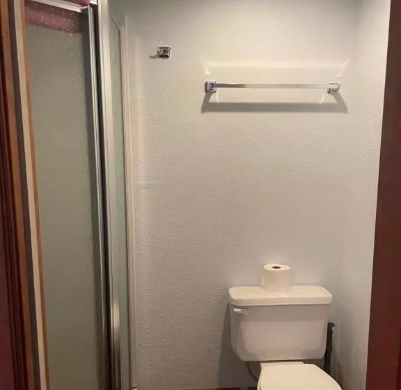 Brown Bear Saloon & Motel