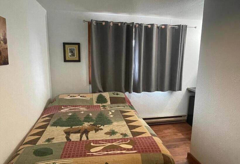 Brown Bear Saloon & Motel