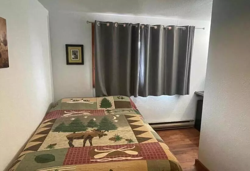 Brown Bear Saloon & Motel