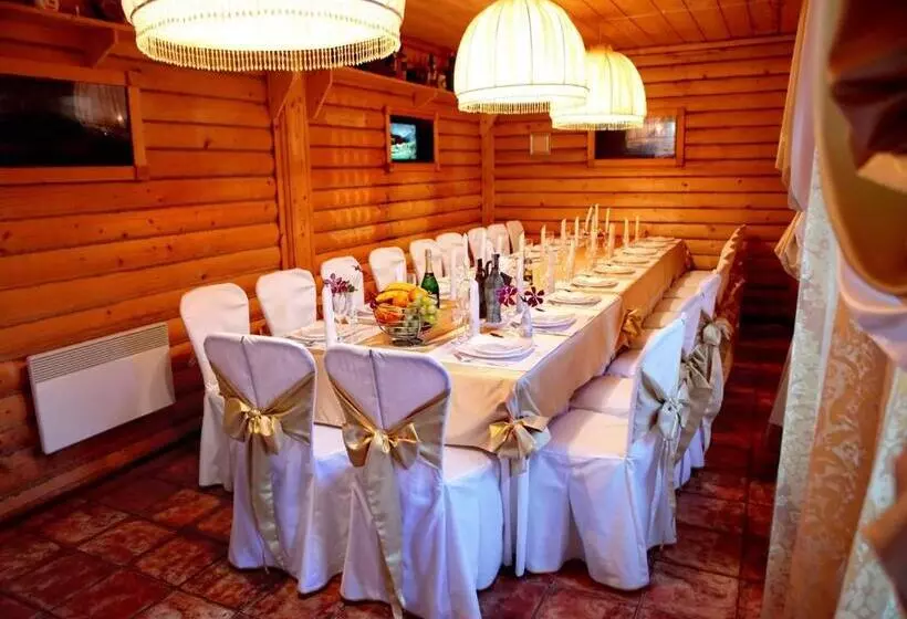 Hotelli Medzhybozhskiy Zamok