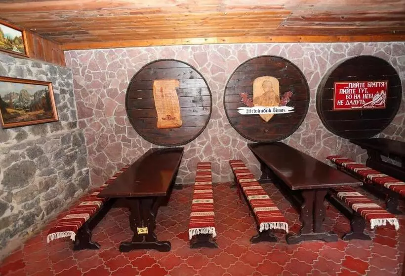 Hotelli Medzhybozhskiy Zamok