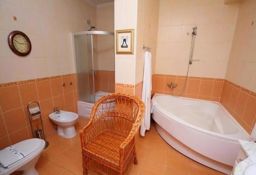 Hotelli Medzhybozhskiy Zamok