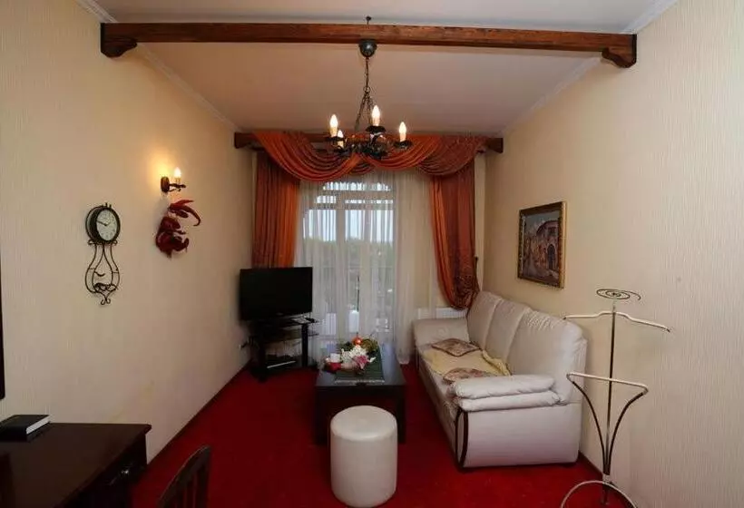 Hotelli Medzhybozhskiy Zamok