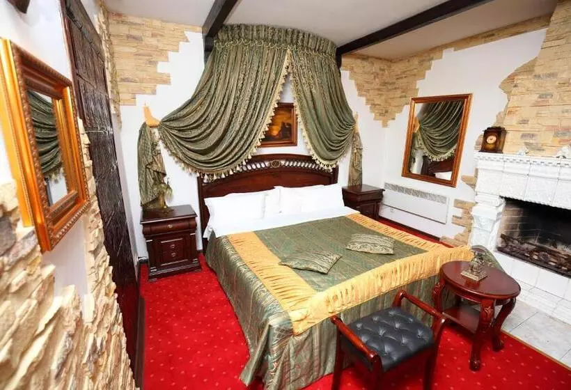Hotelli Medzhybozhskiy Zamok