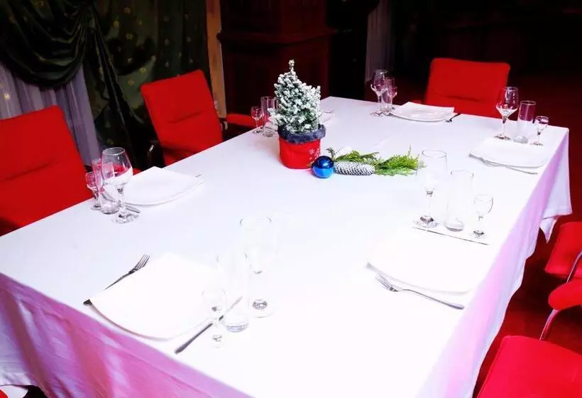 Hotelli Medzhybozhskiy Zamok