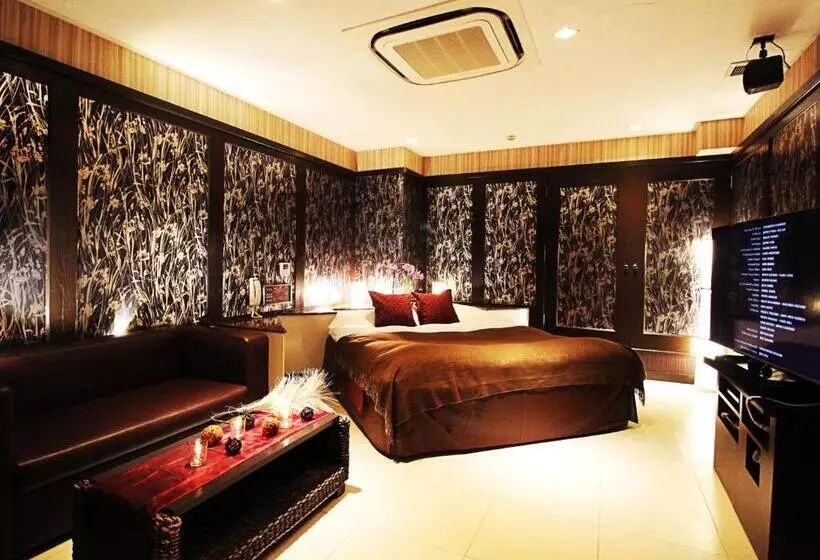 ホテル O2  Adult Only