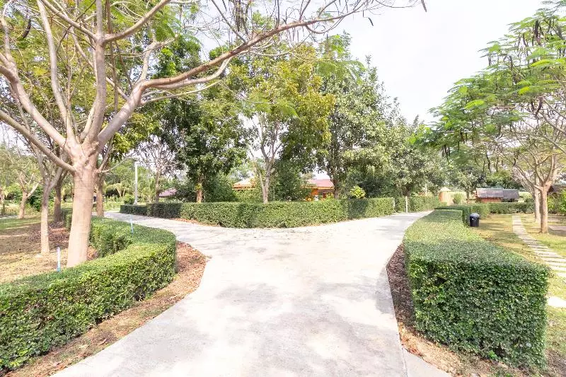 Hotelli Oyo 75359 Thaiburi Thara Resort